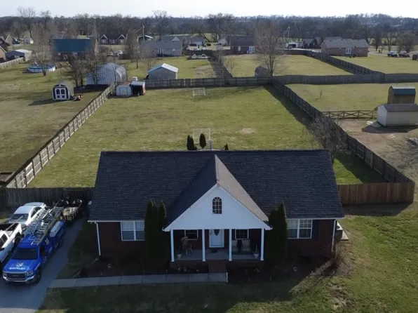 1002 Spire Way Dr, Castalian Springs, TN 37031