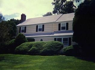 131 Village Ln, Fairfield, CT 04937