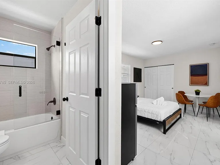 710 SW 70th Ave — Photo 13