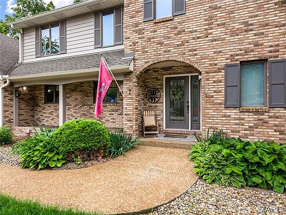 2nd image of 7 Ginger Meadow Ct