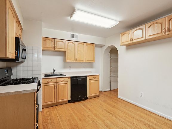 5th image of 147 Conarroe St