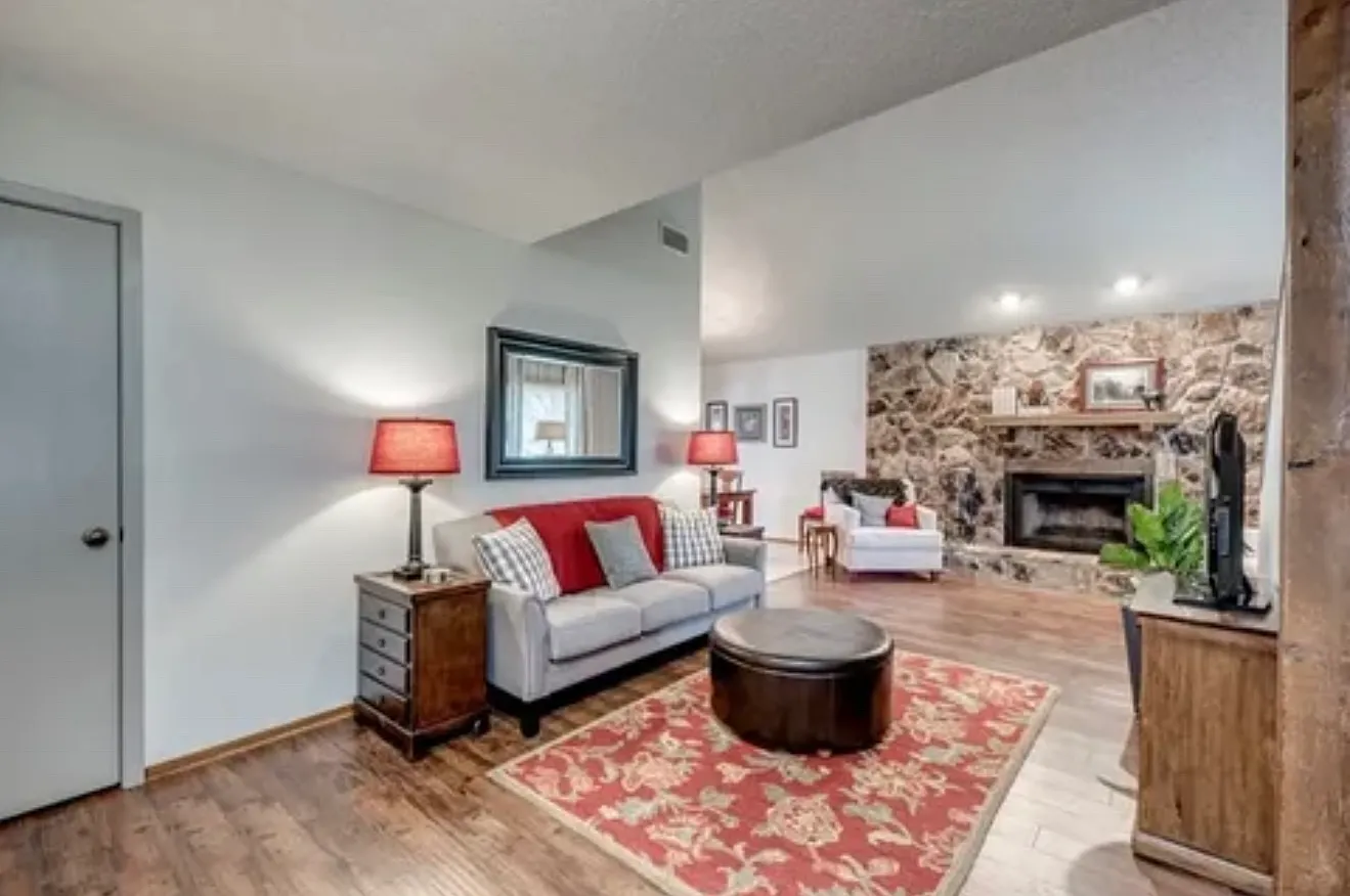 4 bed, 2706 sqft, $2,800 — Photo 3