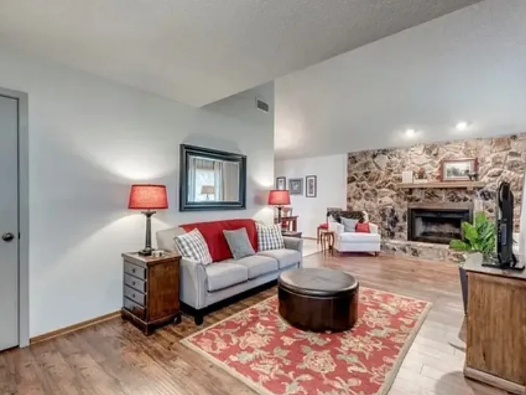 4702 Cindy Pl — Photo 3