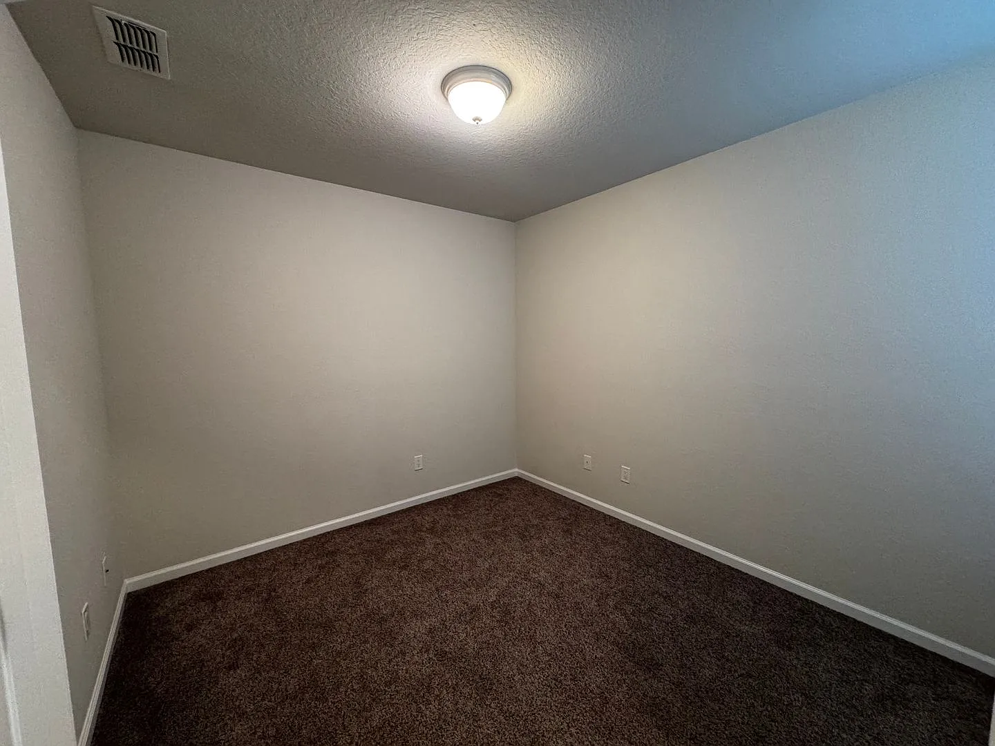 Spacious Ground-Floor Condo in Prime Ocala Location 2BR/2BA and a den with Modern Comforts! — Photo 4