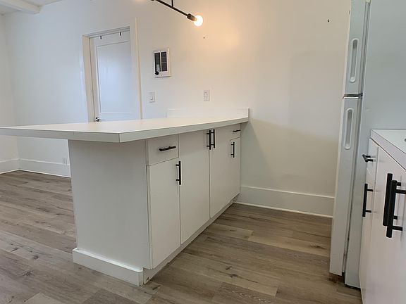 Large island countertop/breakfast area, with pendent lighting.