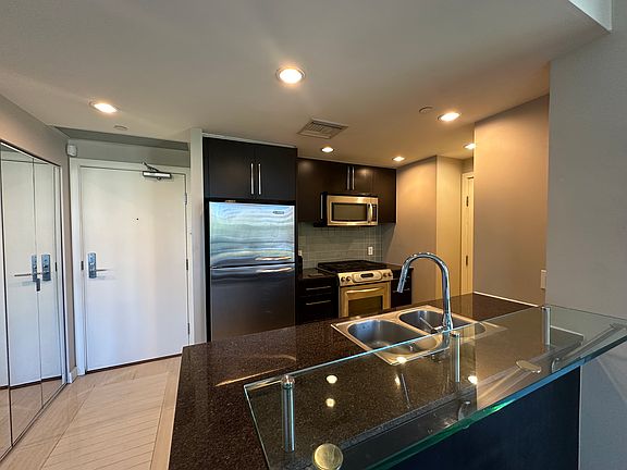 5th image of 638 Beach Cres #706