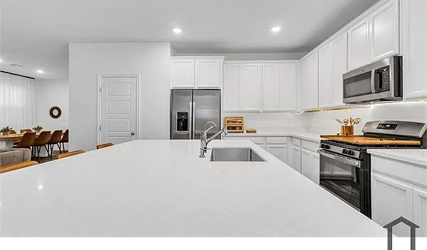 4 bed, 2275 sqft, $2,950 — Photo 4