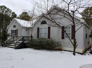 53 Old Canoe Place Rd, Hampton Bays, NY 11946