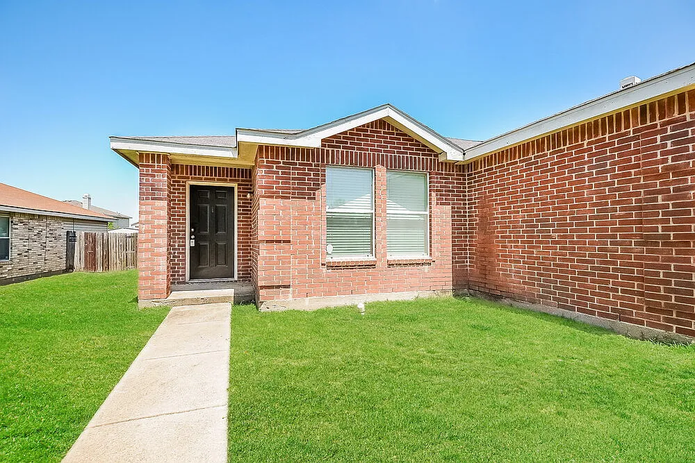 3 bed, 2.0 bath, 1527 sqft, $1,985 — Photo 3