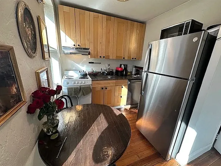 35 Charter St #4 — Photo 5