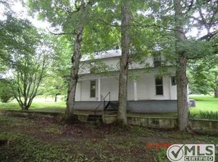 608 Charlotte St, Burns, TN 37029