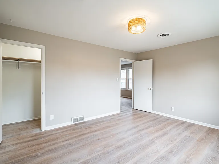 305 E Clarence St #A — Photo 9