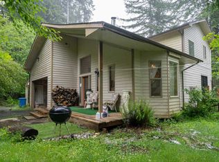 8205 Yachats River Rd, Yachats, OR 97498