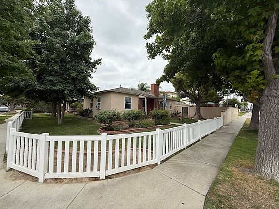 3rd image of 2901 N Bellflower Blvd