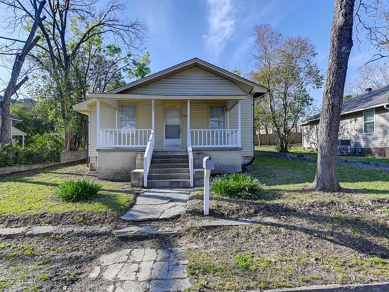 203 Augusta St — Photo 1