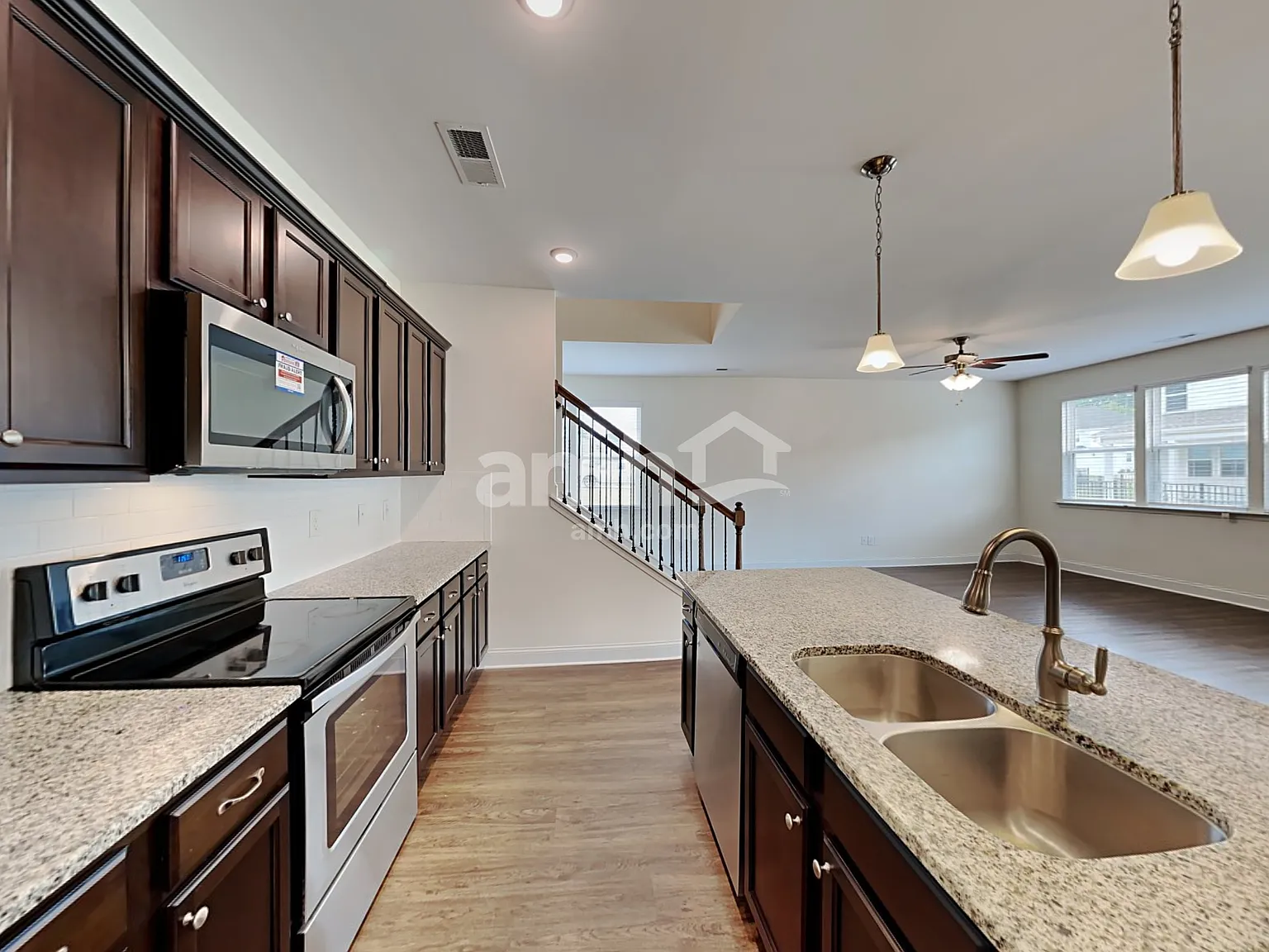 5 bed, 4.0 bath, 2675 sqft, $2,690 — Photo 4