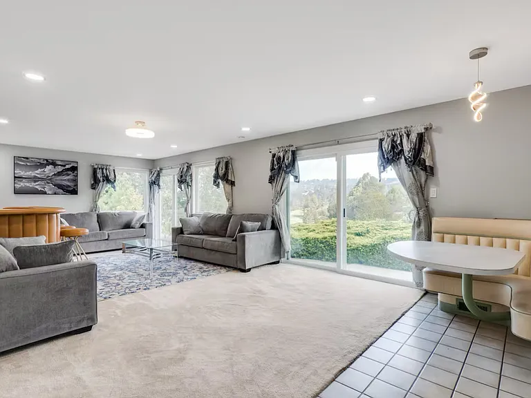 10420 Greenview Dr — Photo 13