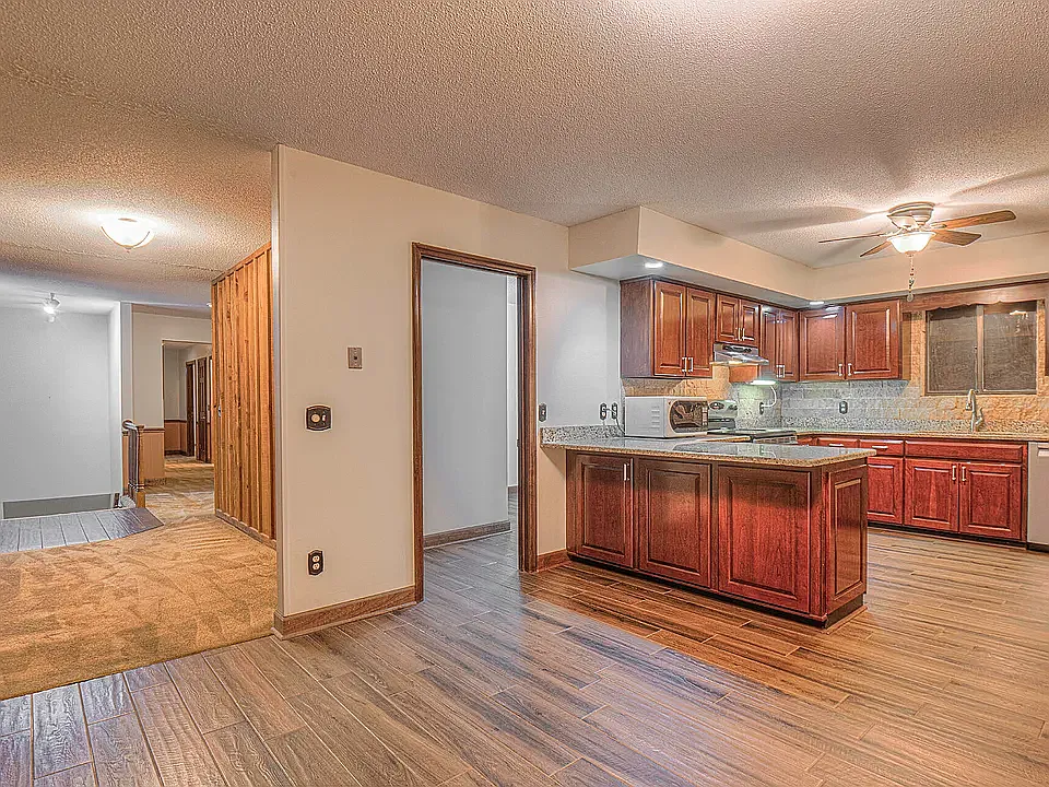 4 bed, 2775 sqft, $2,600 — Photo 3