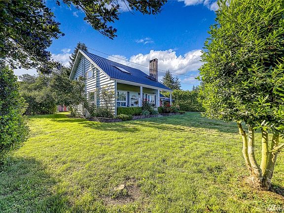 An oldie but a goodie!  Come see this nugget in the heart of the city.  