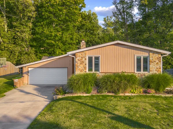 5161 Regency Dr, Columbus, IN 47203