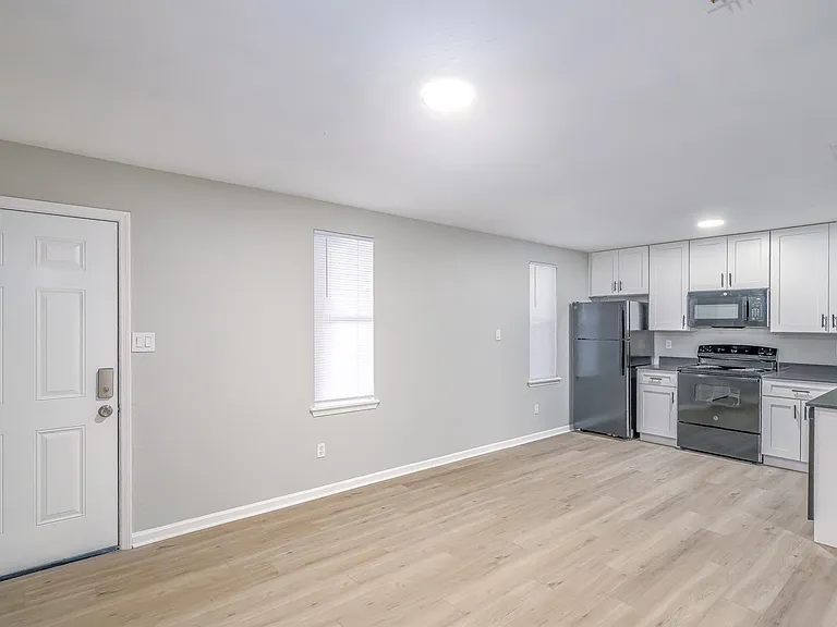 1533 S Bronough St — Photo 5