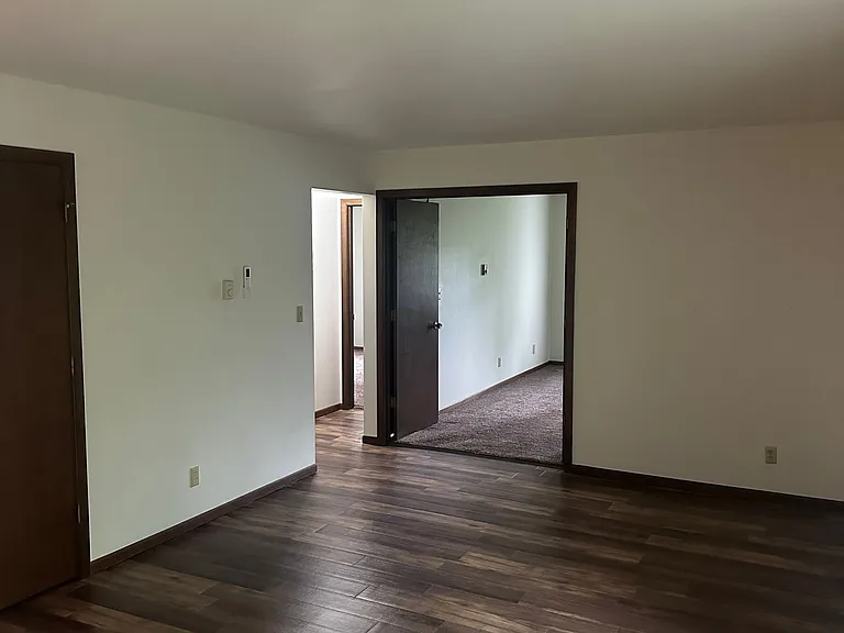 Immaculate Updated 2 Bedroom 1 bath — Photo 7