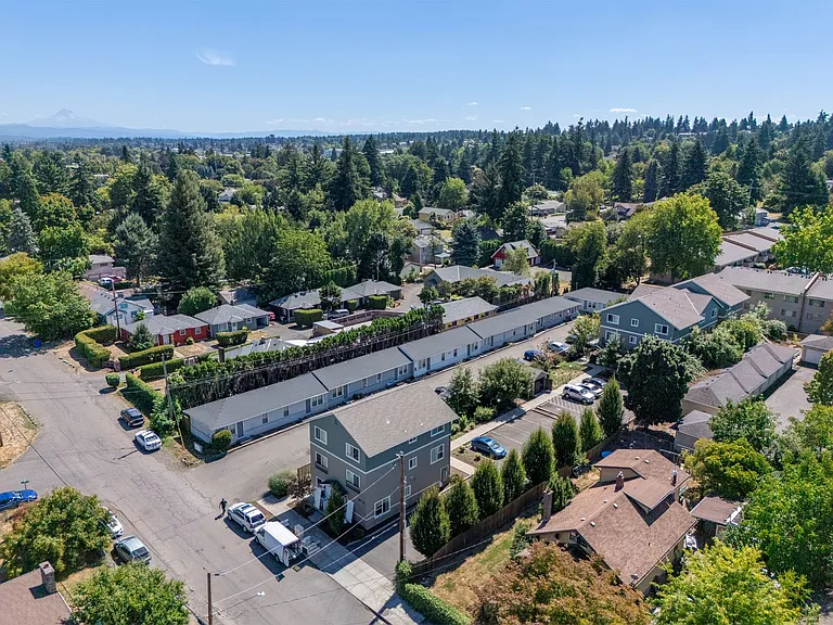 10746 NE Wygant St — Photo 47