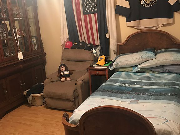 2nd bedroom upstairs 