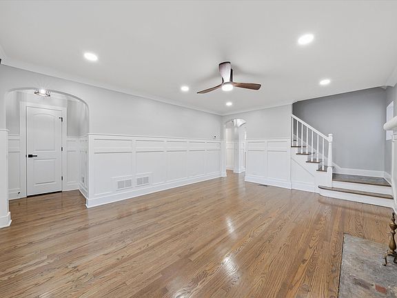 5th image of 2529 W 110th Pl