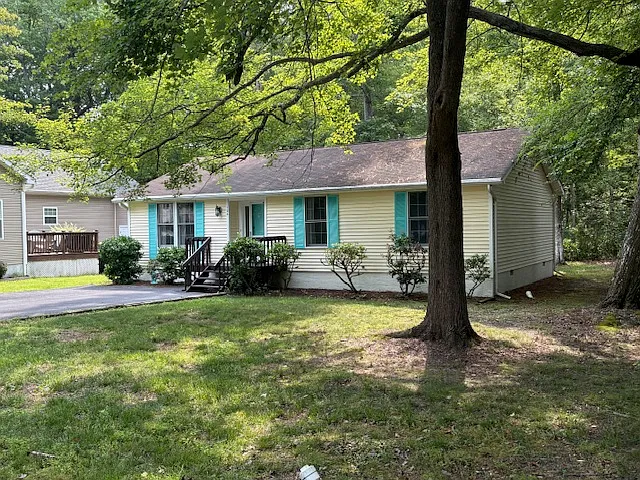 124 Boston Dr — Photo 3