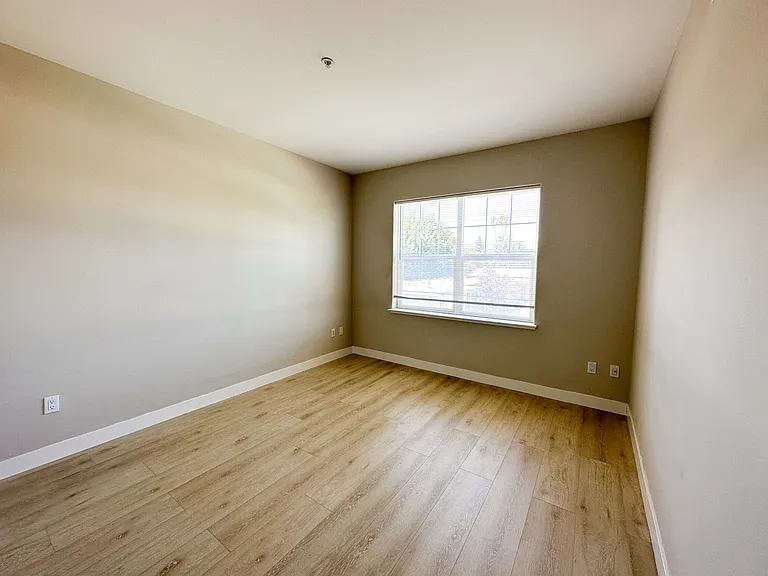 453 E Okeefe St #204 — Photo 8