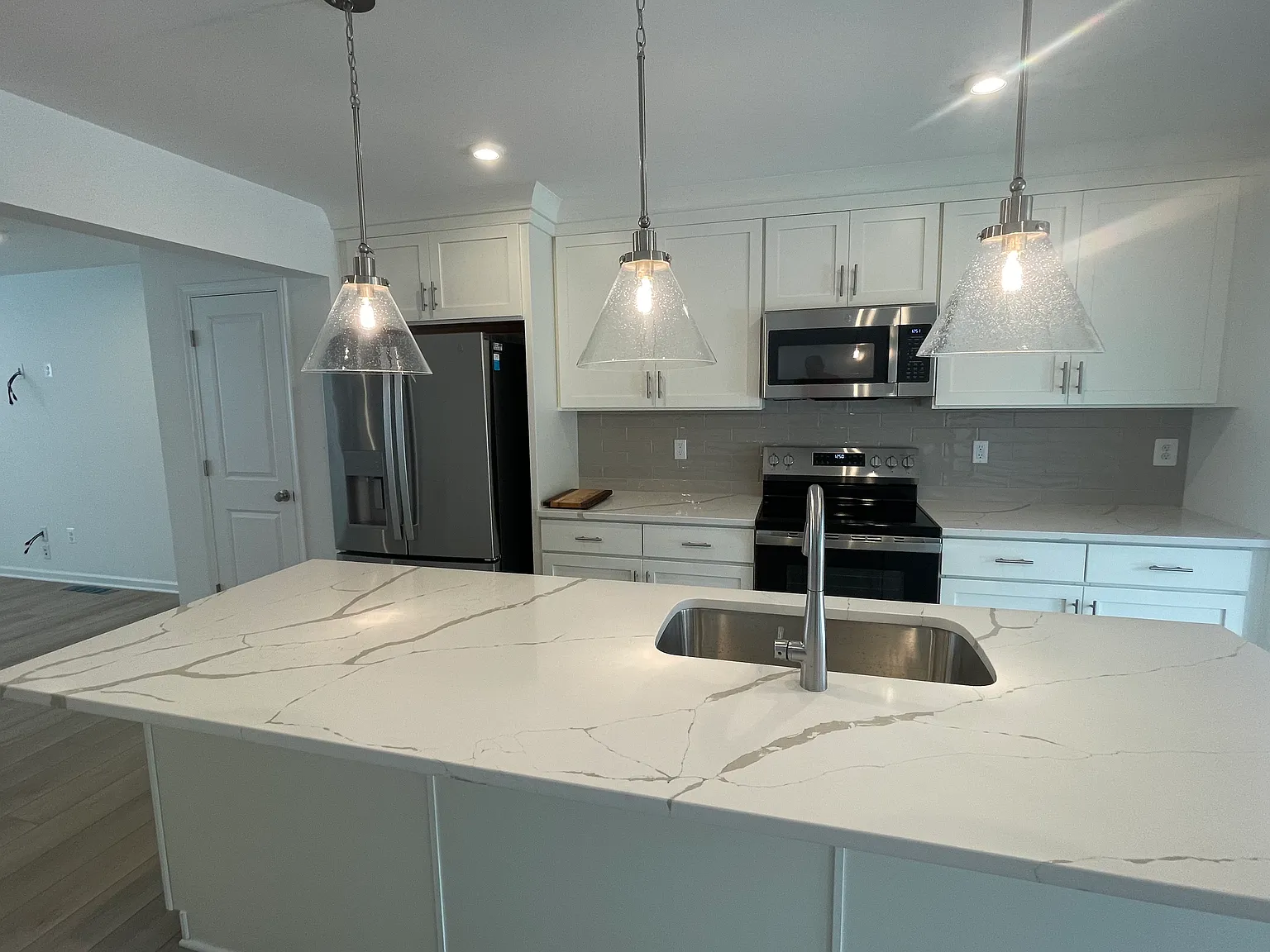 3 bed, 2178 sqft, $2,200 — Photo 4