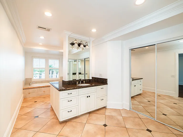 16832 Coral Cay Ln — Photo 32