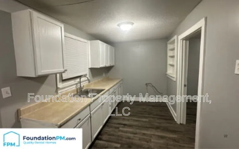 3 bed, 1.0 bath, 904 sqft, $835 — Photo 3