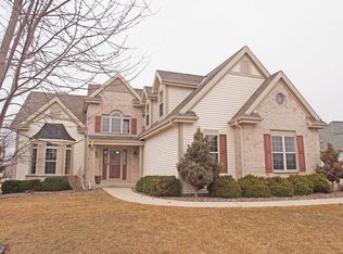 252 Ridgeway Path, Oconomowoc, WI 53066