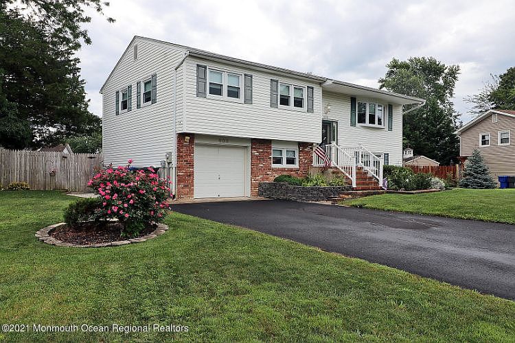 1st image of 605 Deer Ln