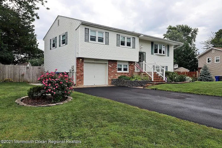 605 Deer Ln photo 1