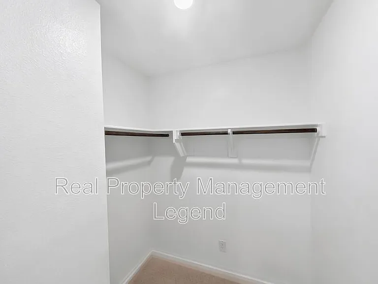 809 Jamestown Ln — Photo 8