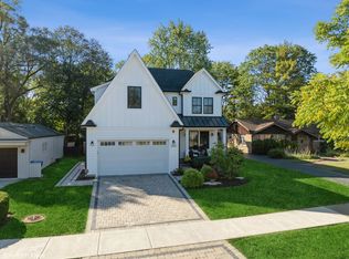 2425 Illinois Rd, Northbrook, IL 60062