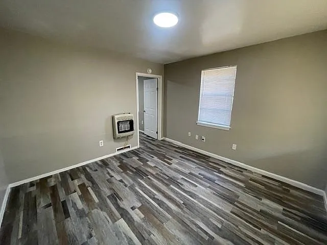 2 bed, 1.0 bath, 638 sqft, $649 — Photo 2