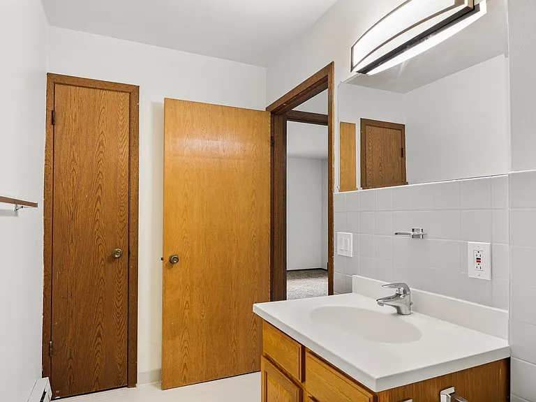 889 Janesville St — Photo 10