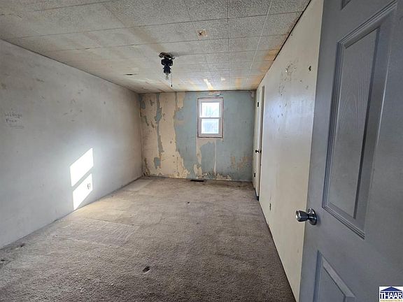 4th image of 691 E Middle St