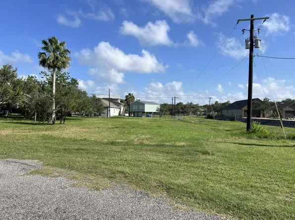 212 Timber Lane Loop, Rockport, TX 78382