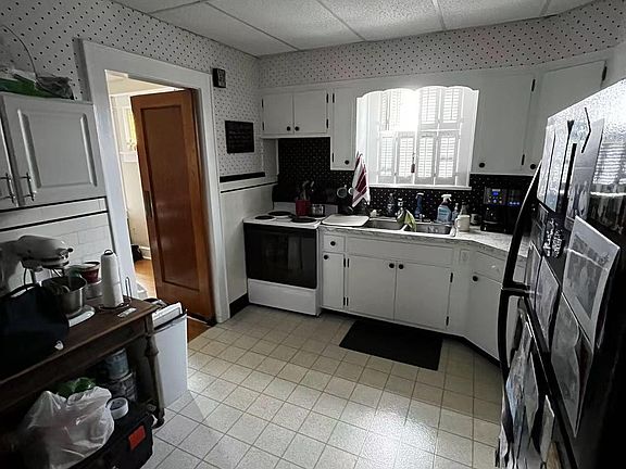 5th image of 1309 Woodlawn St Unit 2
