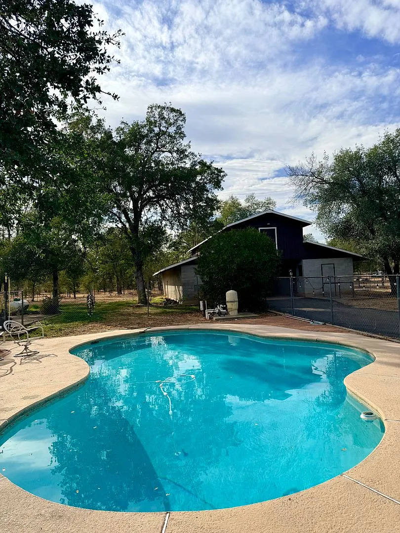 Country Living with Private Pool 3 Bedroom Home in Anderson — Photo 3