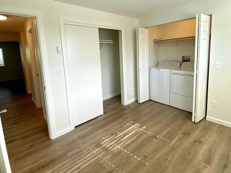 Timberlane Apartments — Photo 16