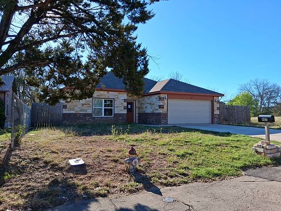 3rd image of 907 Margaret Ann St