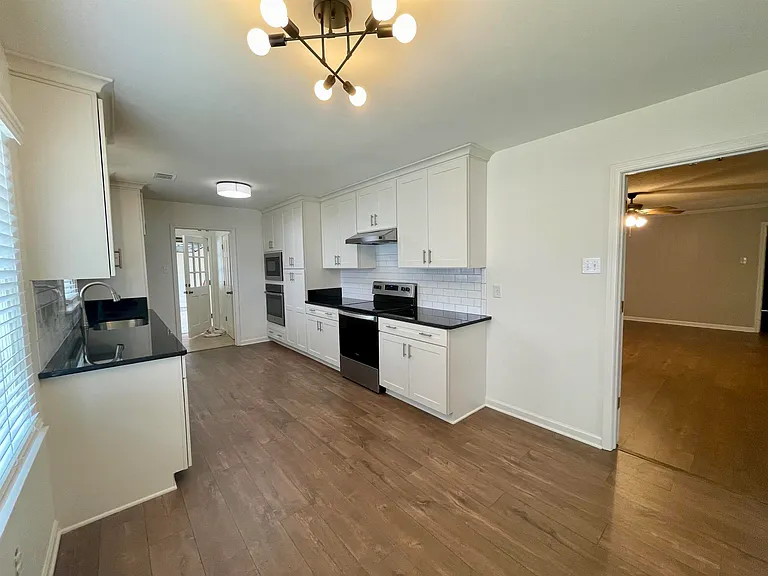 2420 Stratfield Dr — Photo 28