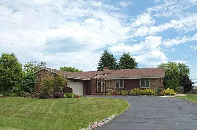 1749 Red Coat Dr photo 1