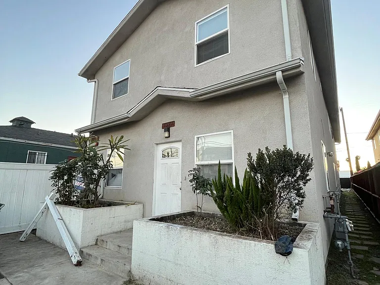 7927 S Hoover St — Photo 1